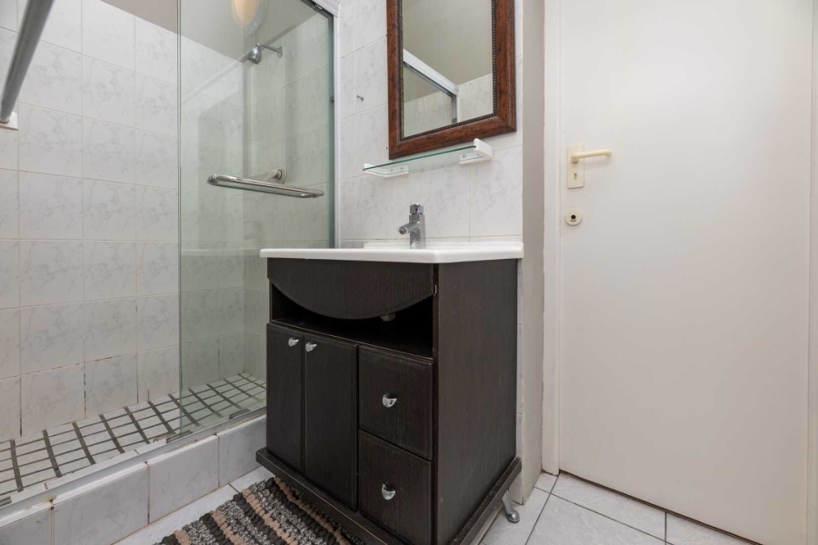 2 Bedroom Property for Sale in Sea Point Western Cape